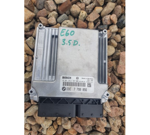 BMW E60 3.0 D компьютер двигателя 7799856 DDE