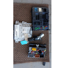 Компьютер комплект peugeot3008 5008 9676761080 SID807