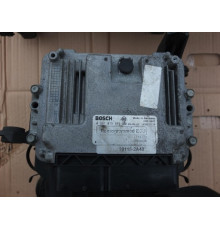 Hyundai i30 компьютер двигателя BOSCH 0281015864