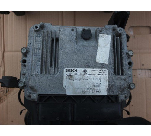 Hyundai i30 компьютер двигателя BOSCH 0281015864