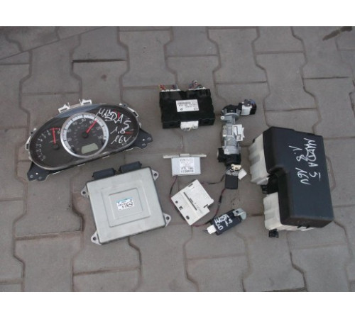 КОМПЬЮТЕР ДВИГАТЕЛЯ MAZDA 5 1.8 16V-ДОСТАВКА-