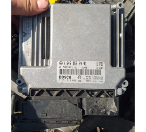MERCEDES VITO W639 компьютер двигателя A6461532991