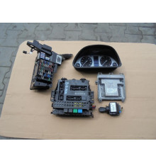 Компьютер двигателя MERCEDES B W245 2.0 b-доставка-