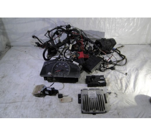 NISSAN NV200 КОМПЛЕКТ КОМПЬЮТЕРА 1.5 DCI 8200911560