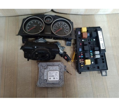 КОМПЬЮТЕР ДВИГАТЕЛЯ OPEL ASTRA 1.6 Z16XER 55567114