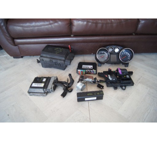Стартовый комплект Opel Astra IV J 1.7 cdti 55575315