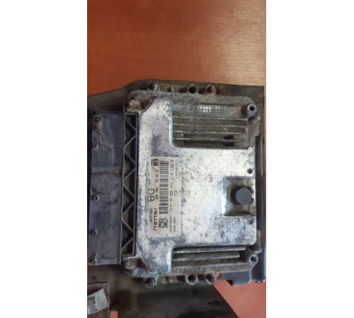 БЛОК УПРАВЛЕНИЯ ДВИГАТЕЛЕМ OPEL 55560810 DB