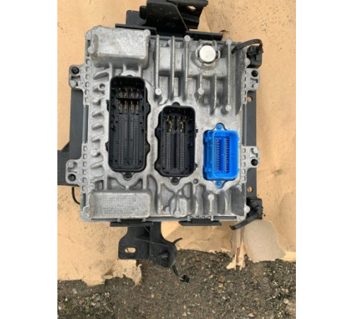 Компьютер двигателя Opel 55500630