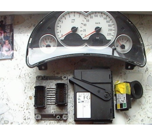 Компьютер Opel Corsa C 0261208253 SS Z12XEP 1.2 16v