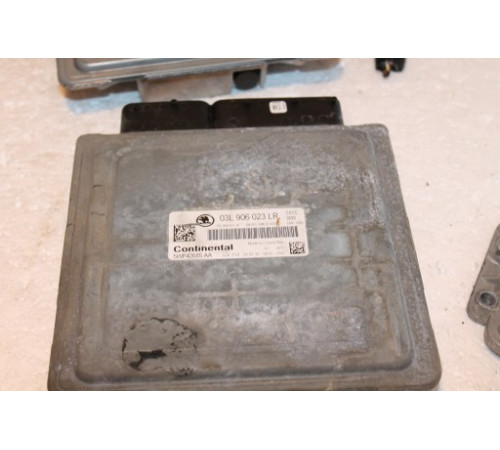 компьютер двигателя драйвер VW AUDI SKODA ECU