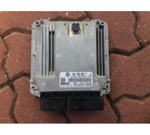 Компьютер Двигателя 03C906032T VW TIGUAN 0261S04011