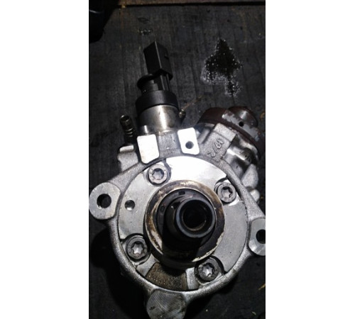 BMW E6 FL 2.0 топливный насос BOSCH 0445010510