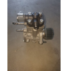 Топливный насос 2.0 D XC60 S60 S80 31432135